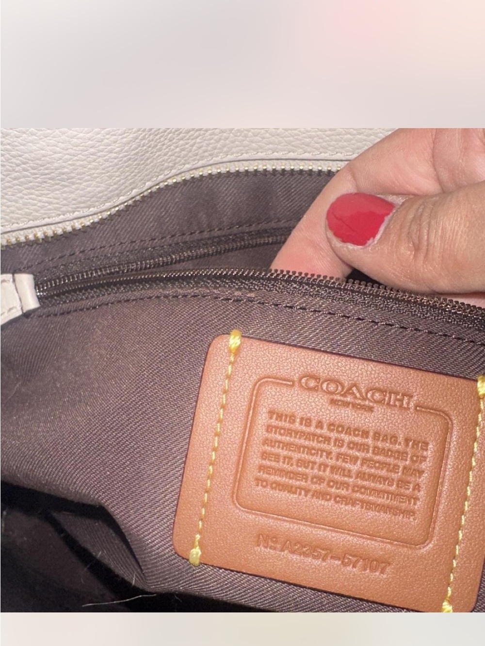 Coach Pebbled Leather Chain Strap Tote Shoulder Bah Turnlock Closure - Picture 5 of 5